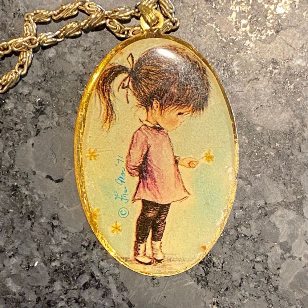 FRAN MOR SIGNED VINTAGE GIRL FLOWERS OVAL 71 GOLD TONE PORTRAIT NECKLACE PENDANT